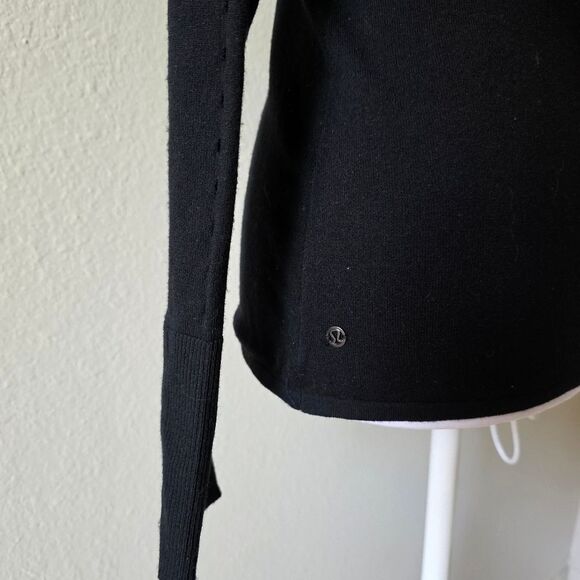 Lululemon Black Long Sleeve Workout Athletic V Neck Top - Picture 4 of 5